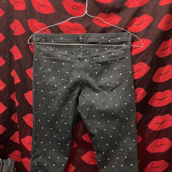 Universal Thread - Picture 2 of 2